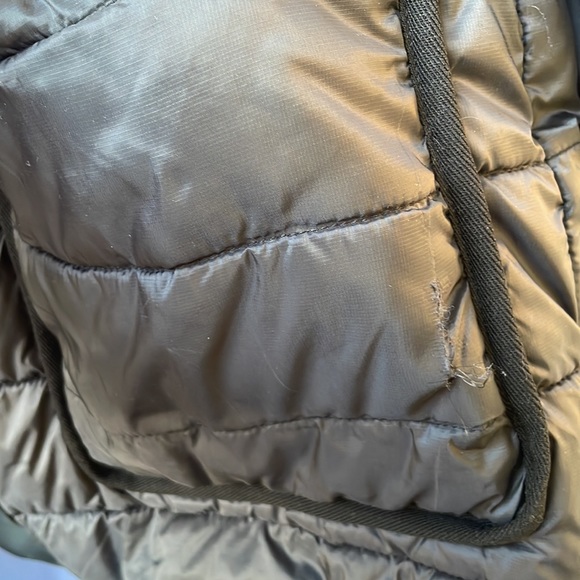 Everlane renew channeled liner - flawed - Picture 4 of 10